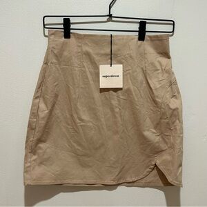 NWT Superdown Khaki Beige Mini Skirt with Small Front Slit - Women’s Size Small